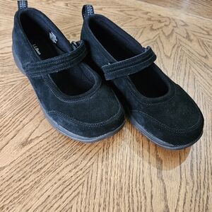 LL Bean Mary Jane Comfort Shoes like new Strap black Suede Womens Size 7 w